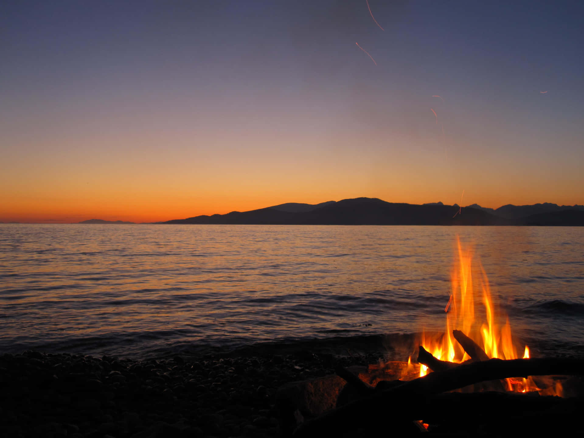 An enchanting evening around the campfire