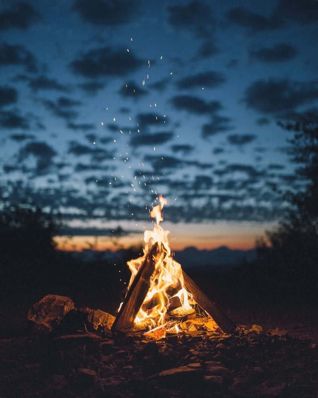 Campfire Aesthetic Image Wallpaper