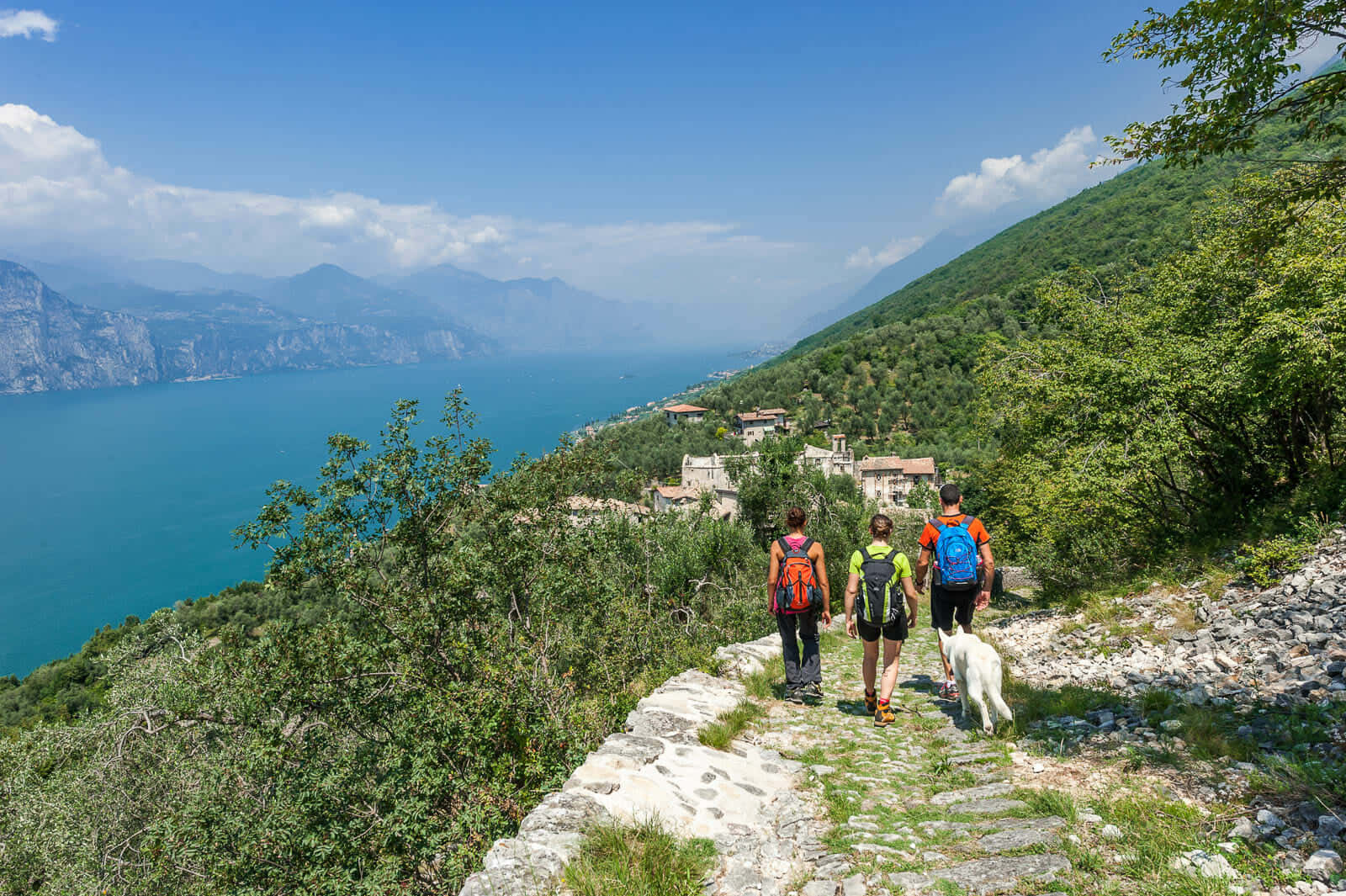 Camping In Lago Di Garda Wallpaper