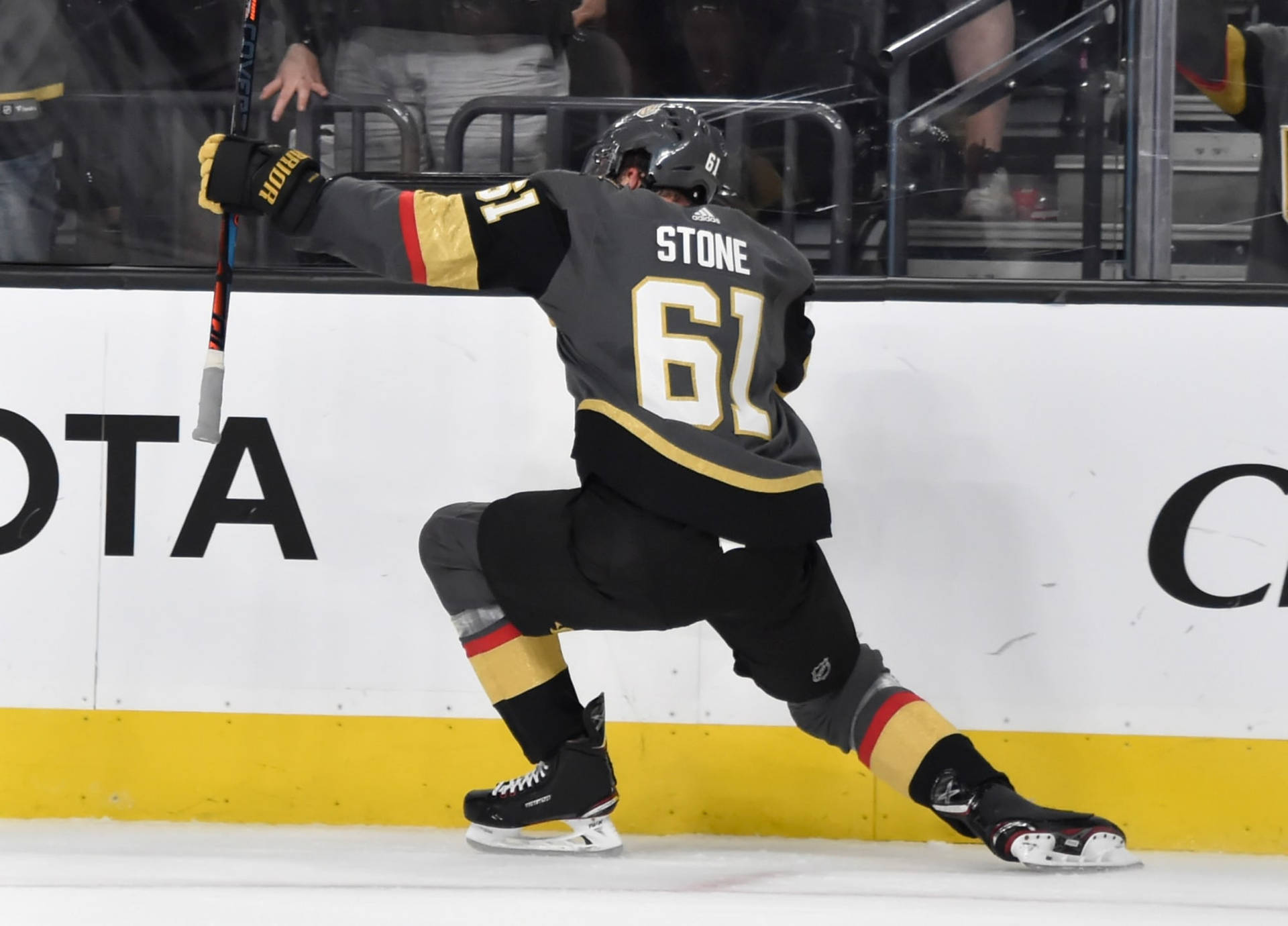 Atletacanadiense Mark Stone En Los Playoffs De La Stanley Cup 2019 De La Nhl. Fondo de pantalla