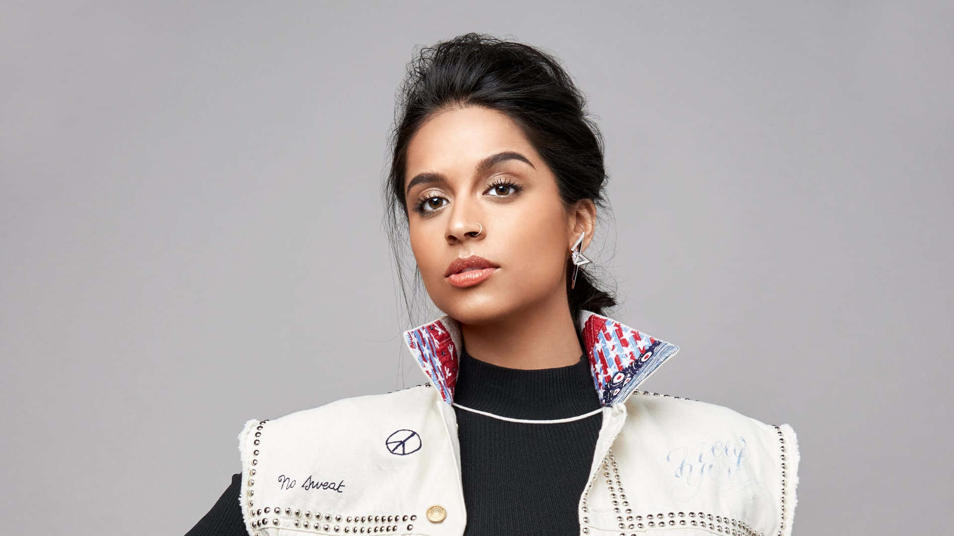 Captivating Lilly Singh in Elegant Traditional Indian Attire Wallpaper