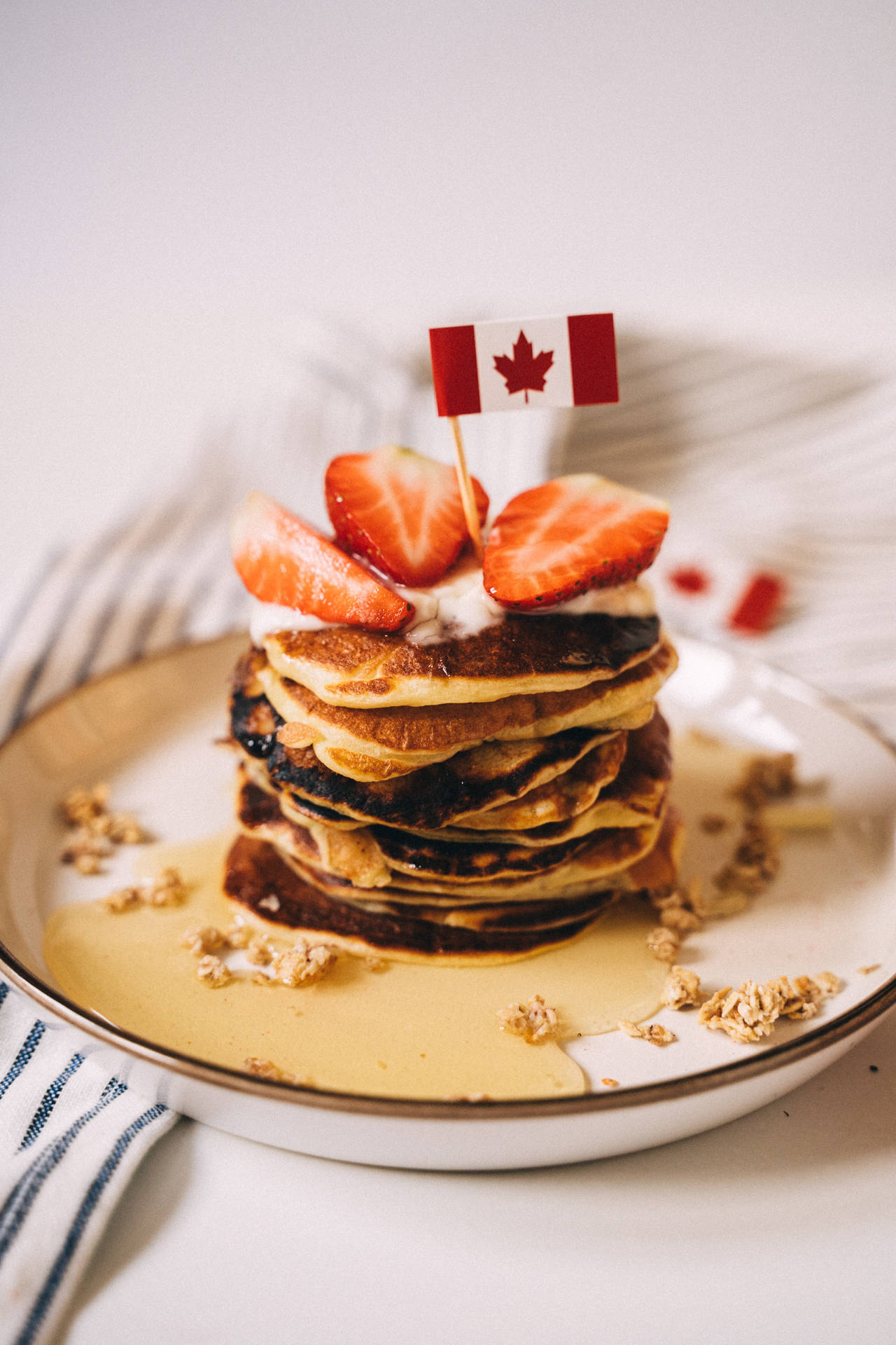 Canadisk Flag Pancakes Jordbær Baggrund. Wallpaper