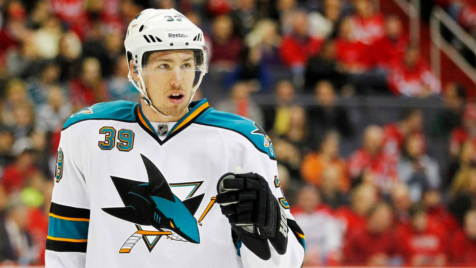 Canadisk professionel ishockeycenter Logan Couture Jersey tapet Wallpaper