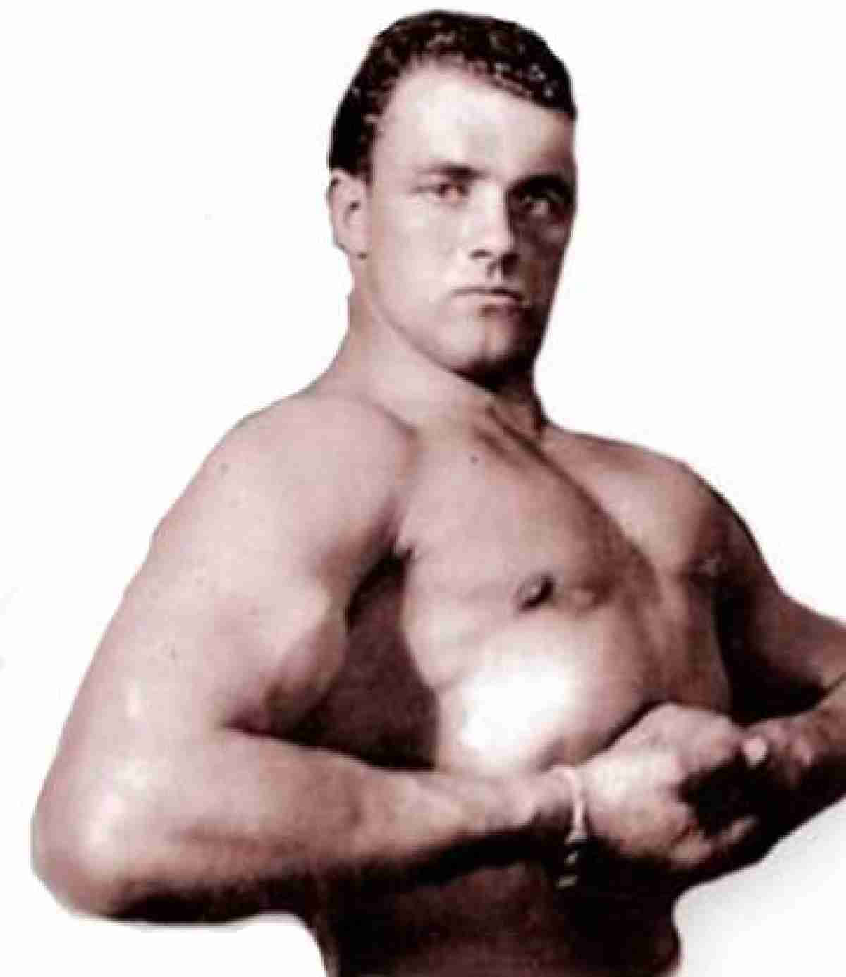 Kanadischerprofi-wrestler Stu Hart Auf Weißem Hintergrund. Wallpaper