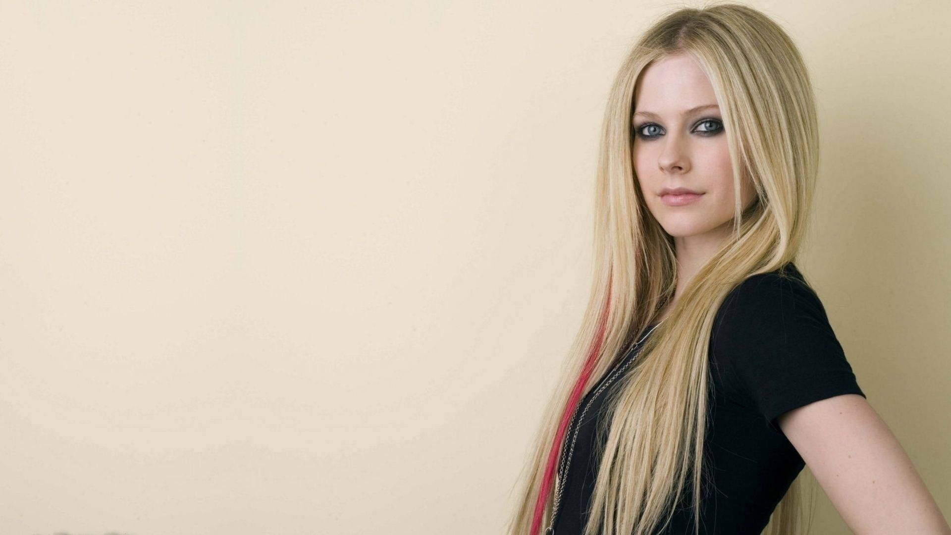 Canadian Singer Avril Lavigne Wallpaper
