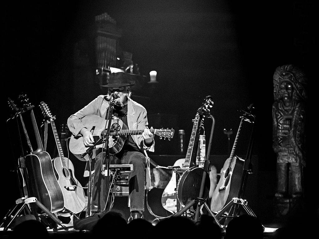 Canadian Singer Neil Young Solo Acoustic Concert Wallpaper