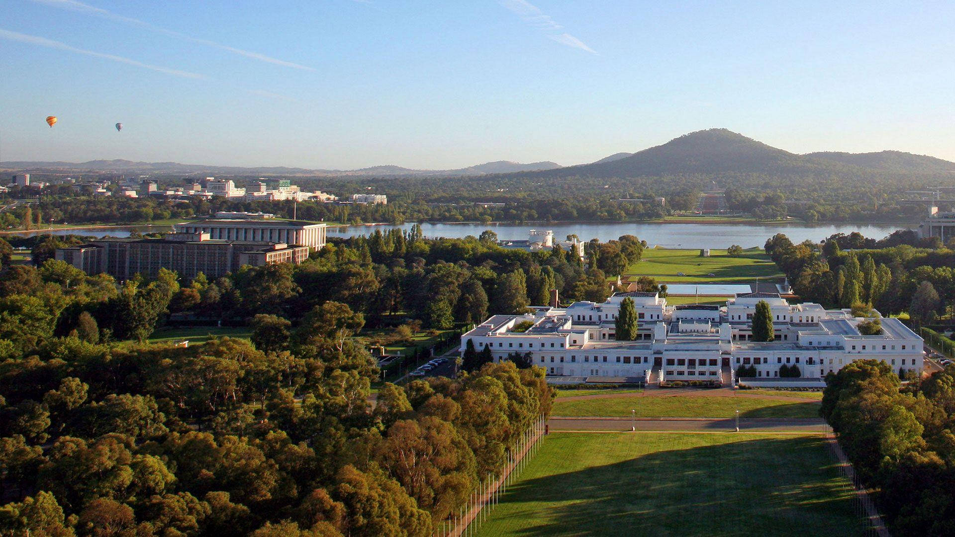Casadel Parlamento De Canberra, Árboles Frondosos Fondo de pantalla