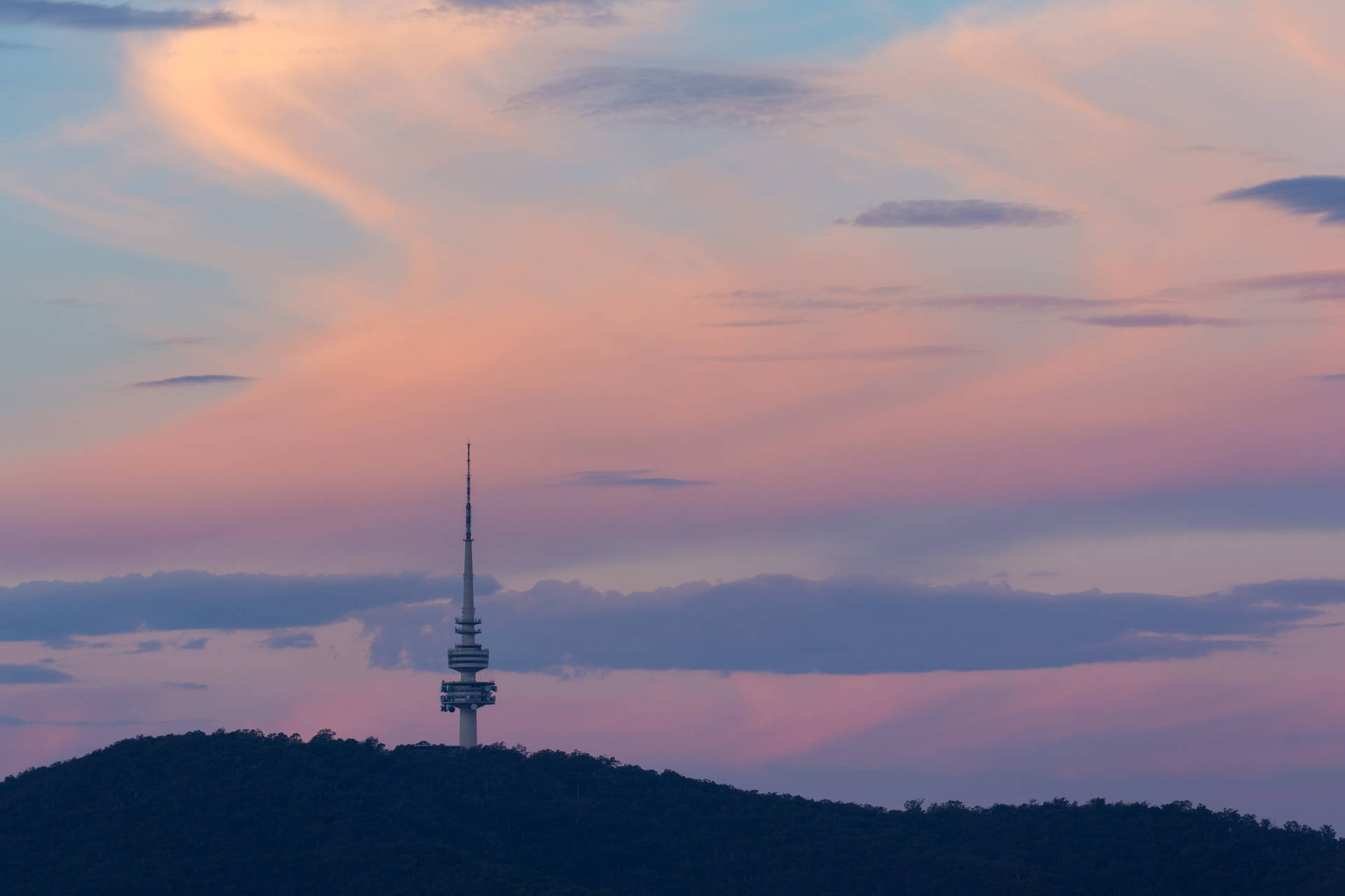 Cielo Nebbioso Della Torre Di Canberra Telstra Sfondo