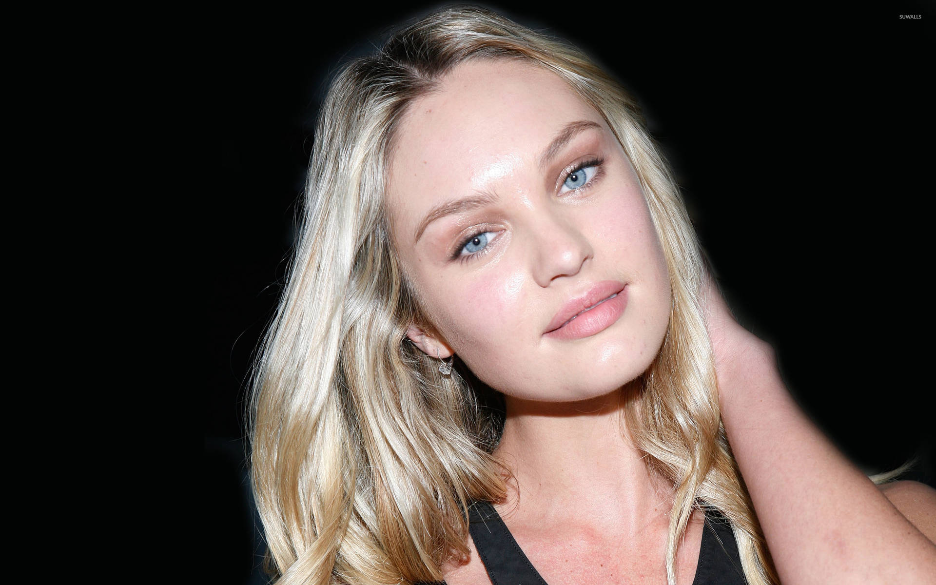 Candice Swanepoel Angelic Face Photo Wallpaper