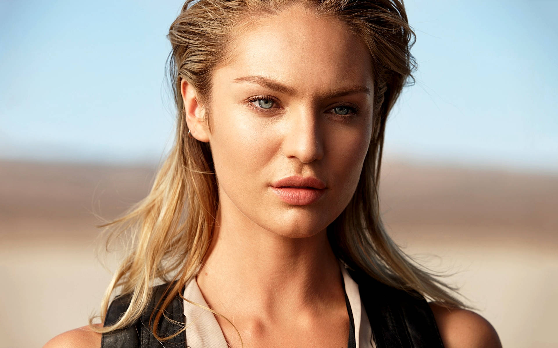 Candice Swanepoel For Max Factor Wallpaper