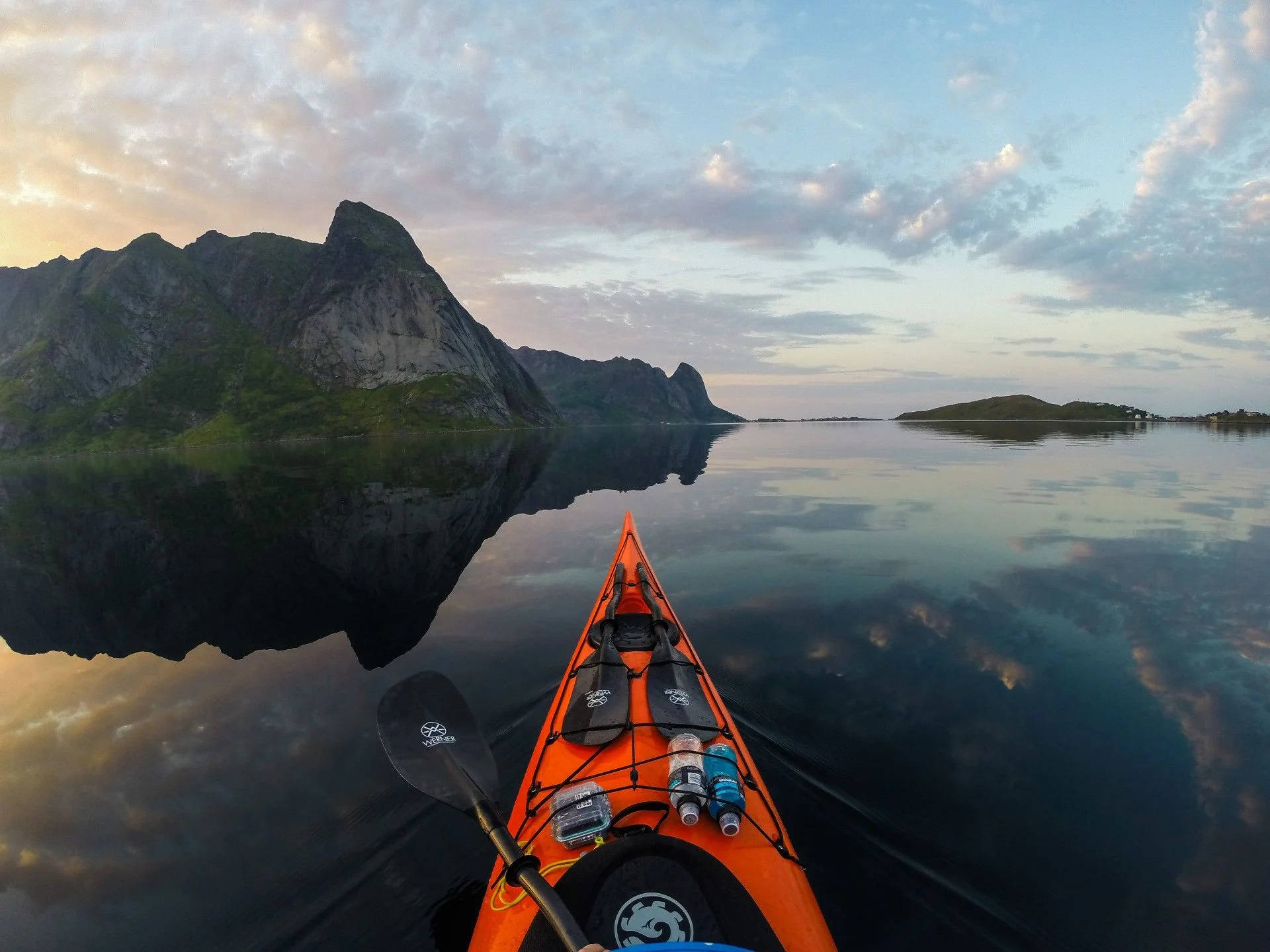 Canoeing In The Stunning Island Wallpaper