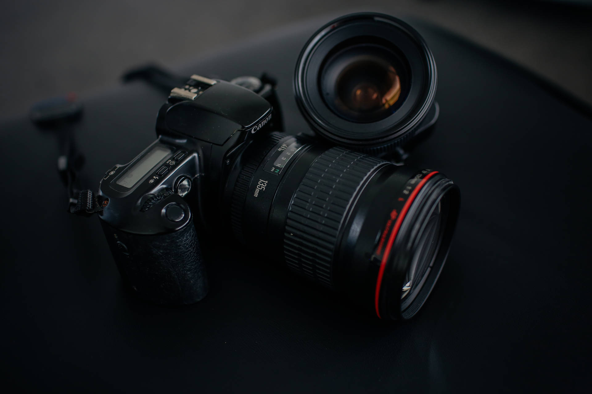 Captivating Detail of Canon DSLR Zoom Photography Lenses Wallpaper