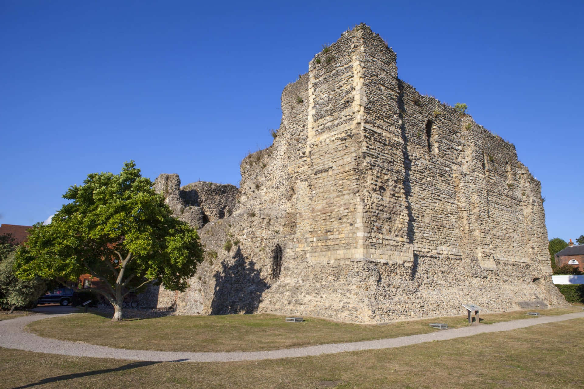 Canterbury Castle Ruins Sunny Day Wallpaper