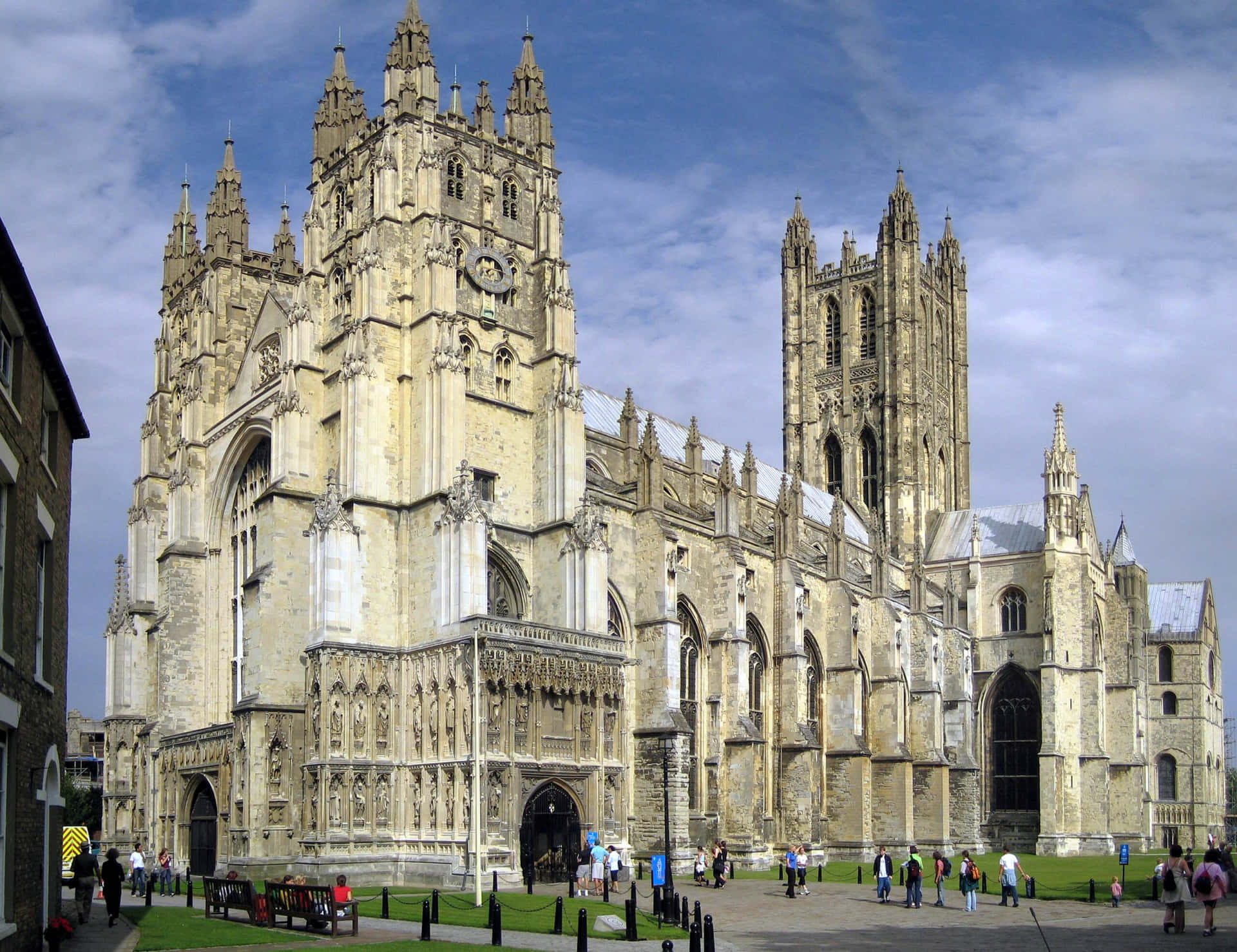 Pemandangan Eksterior Katedral Canterbury Wallpaper