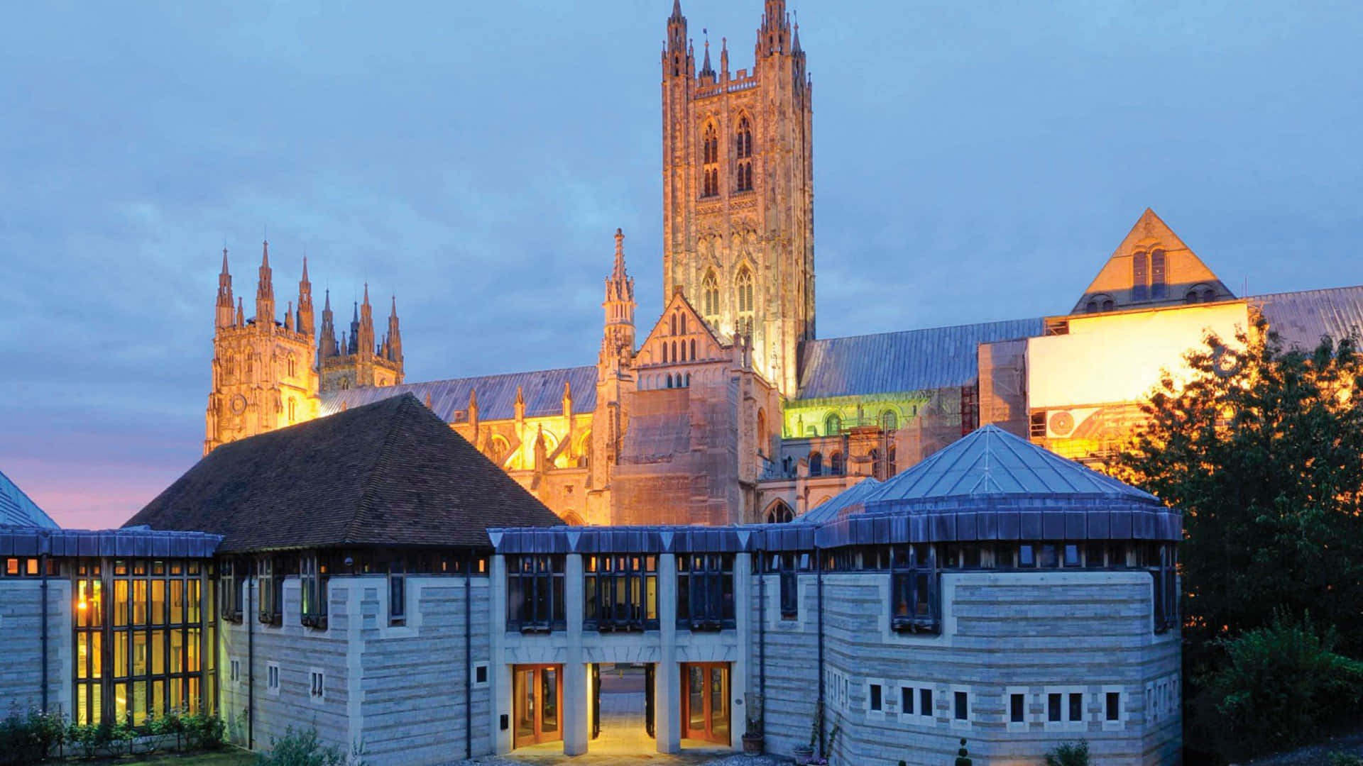 Pemandangan Katedral Canterbury Saat Senja Wallpaper