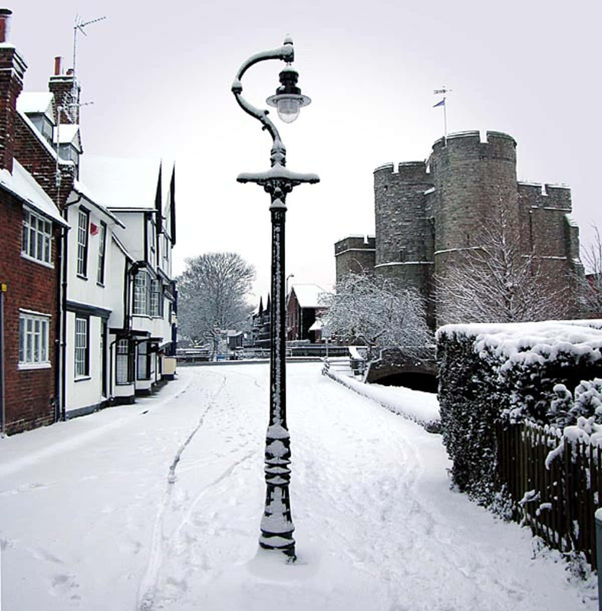 Canterbury Winter Castle Street Scene Wallpaper