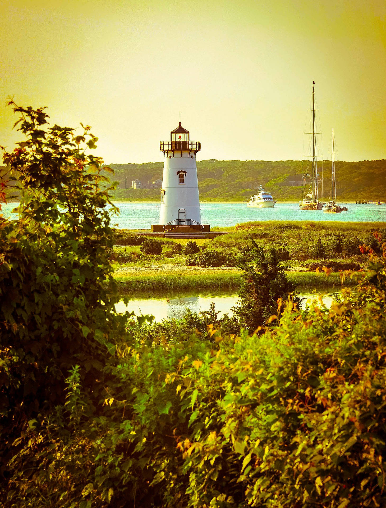 Cape Cod Lighthouse By The Beach Wallpaper