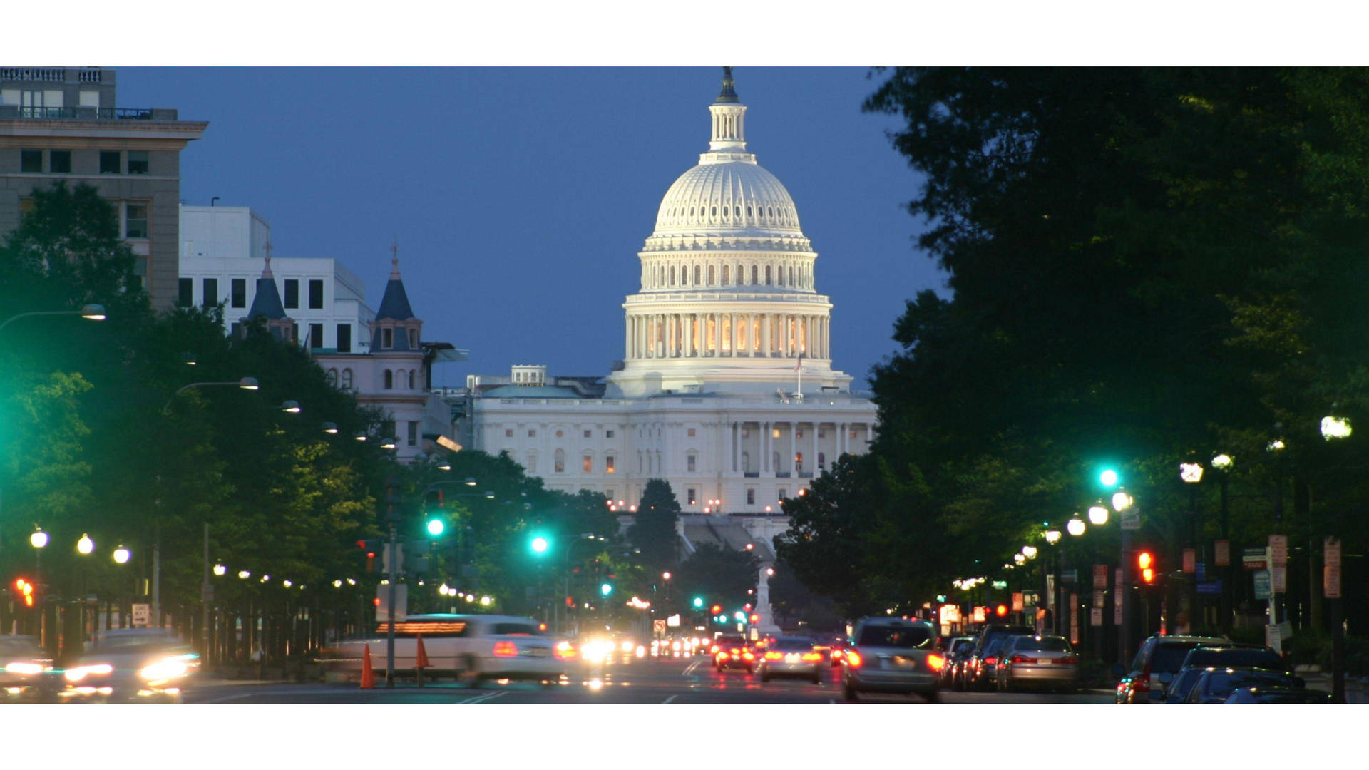 Capitol Buildigng At American City Wallpaper