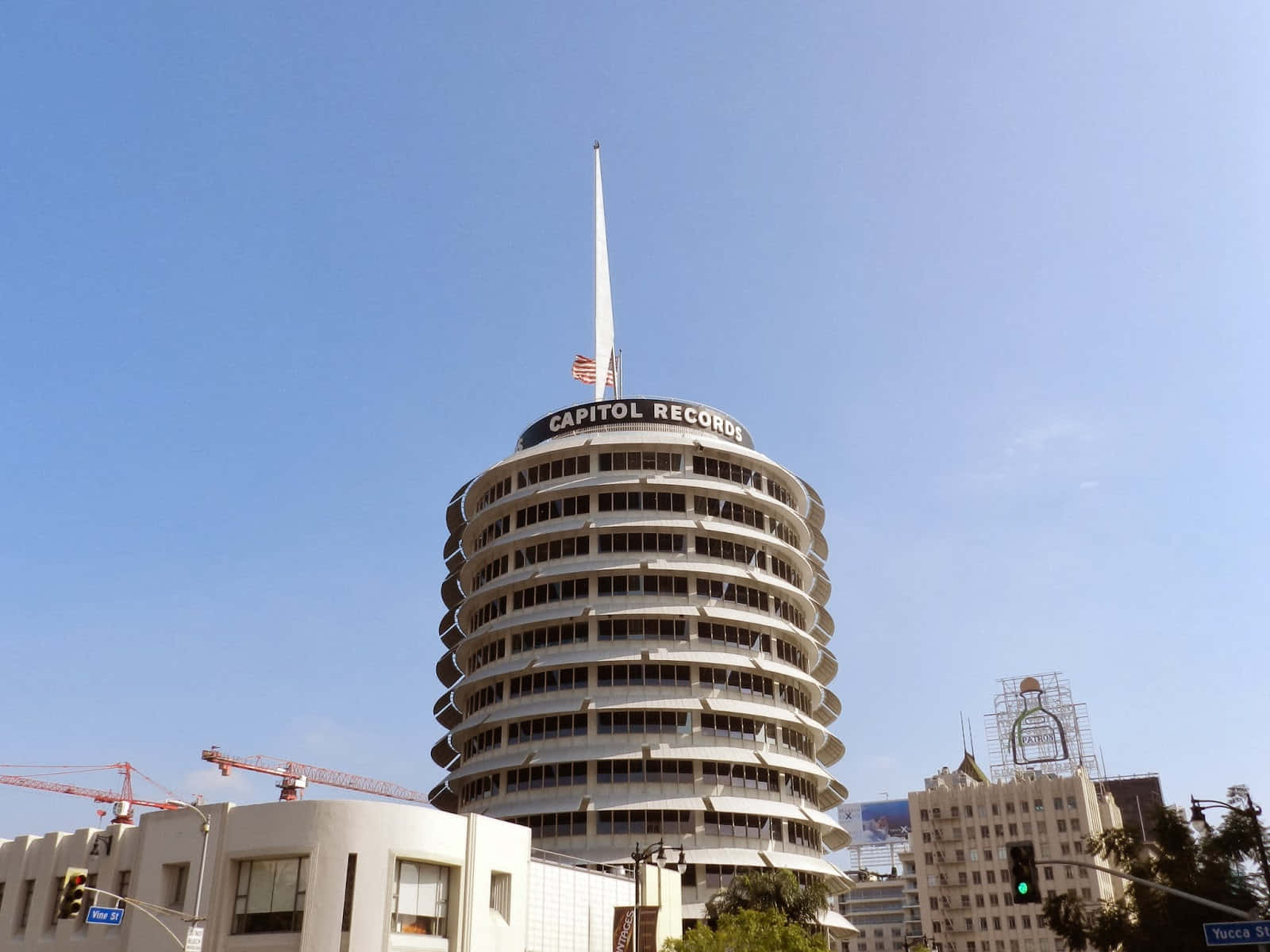 Laimpresionante Vista Del Edificio De Capitol Records Fondo de pantalla