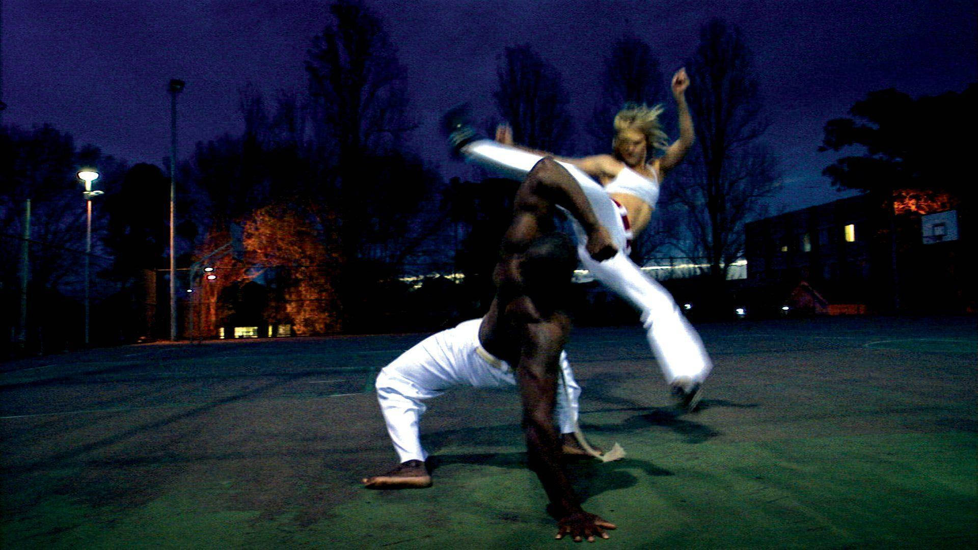 Combattimentodi Capoeira Al Tramonto Sfondo
