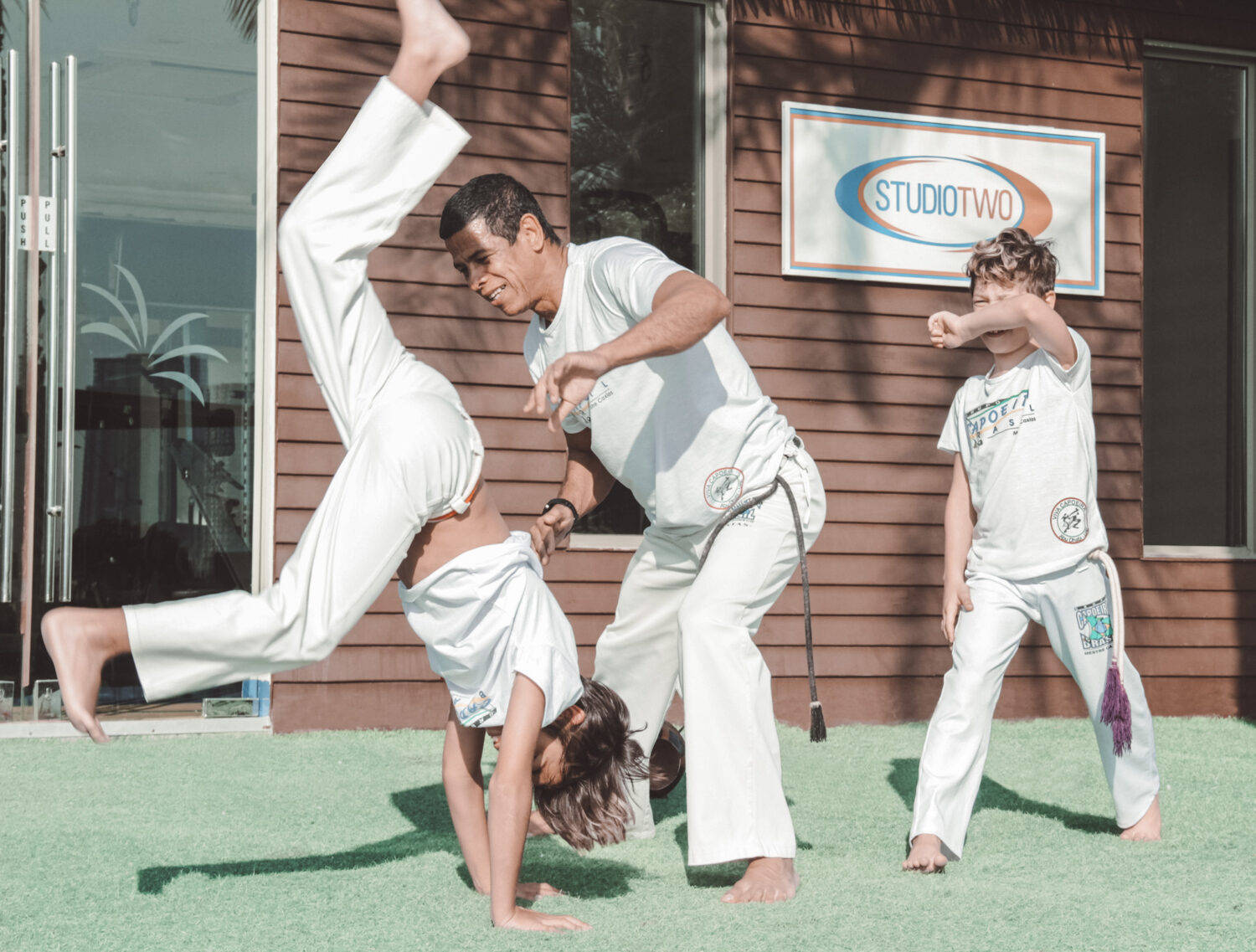 Entrenamientode Capoeira Para Niños Fondo de pantalla