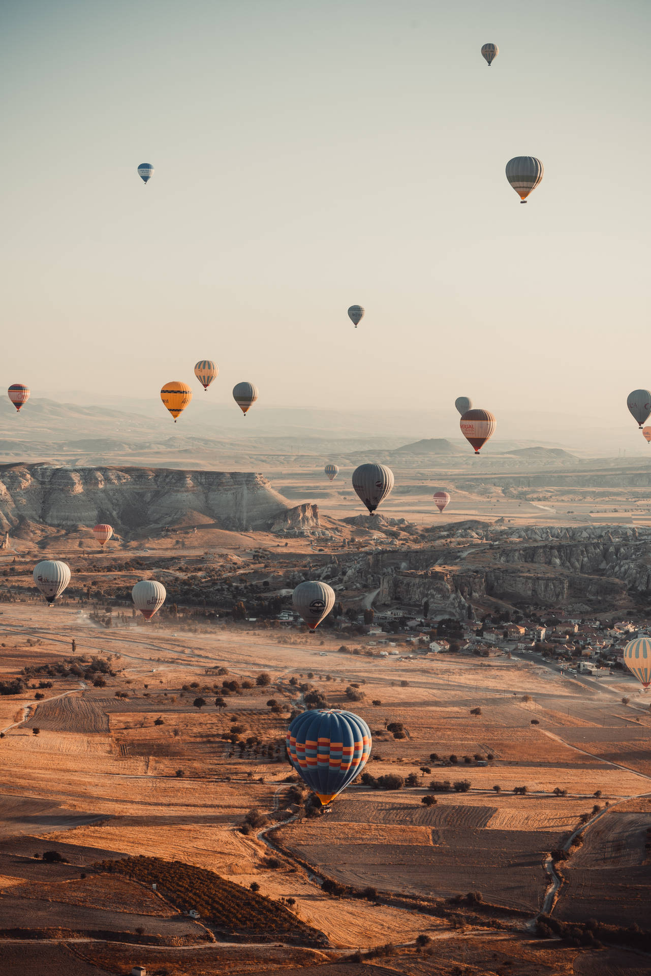 Cappadociaheißluftballons Fliegen. Wallpaper