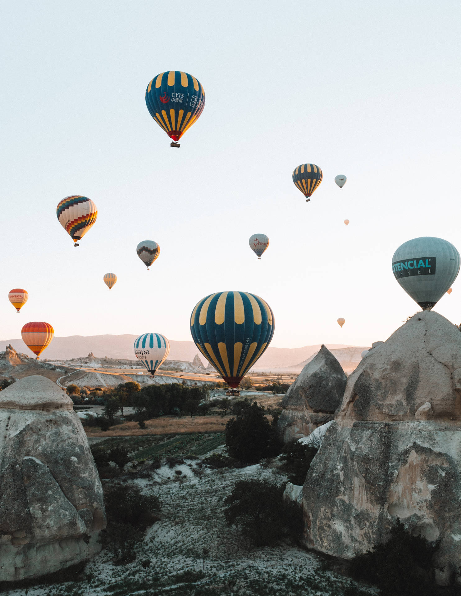 Cappadociaheißluftballons Heben Ab. Wallpaper