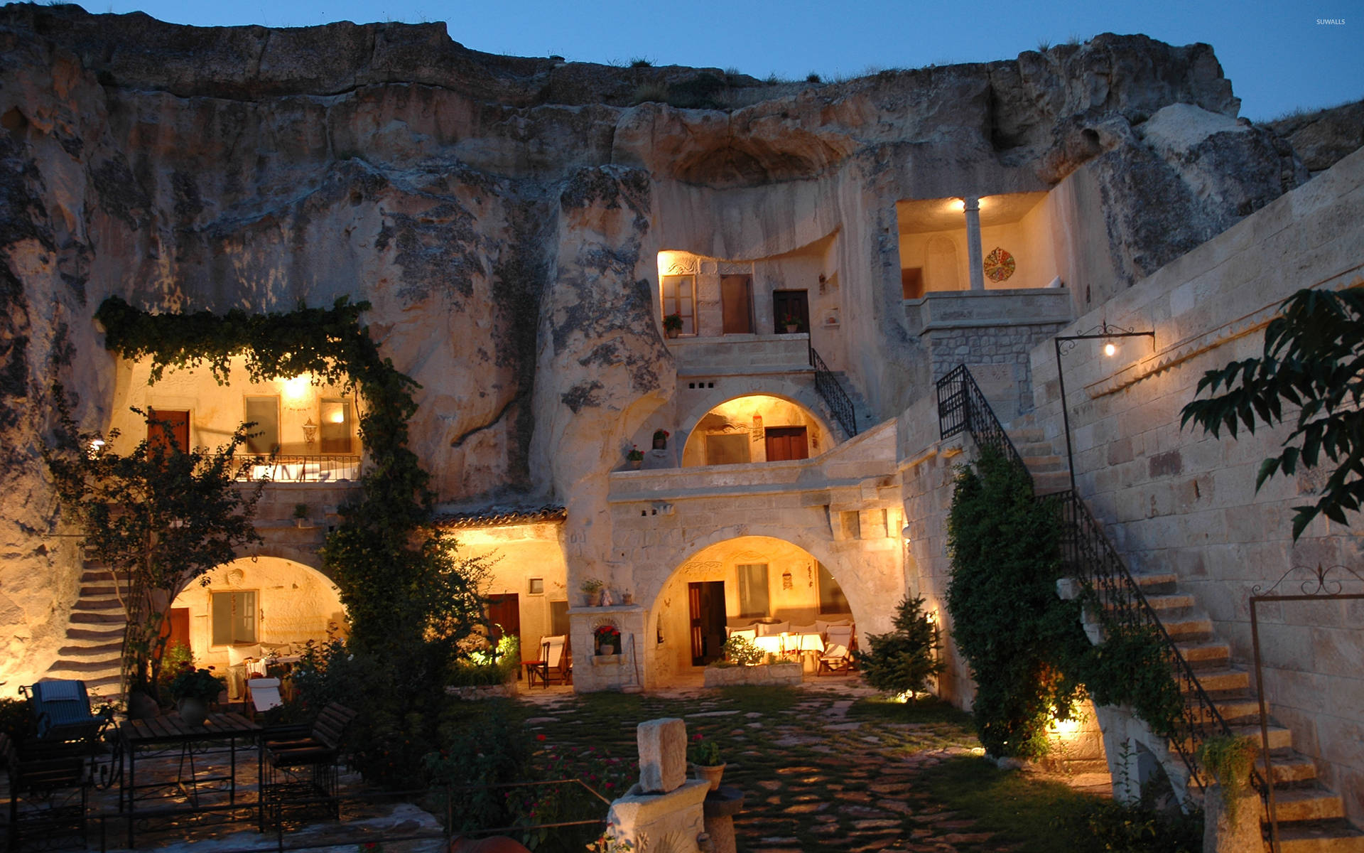 Edificiodi Pietra Calcarea Luminoso A Cappadocia Sfondo