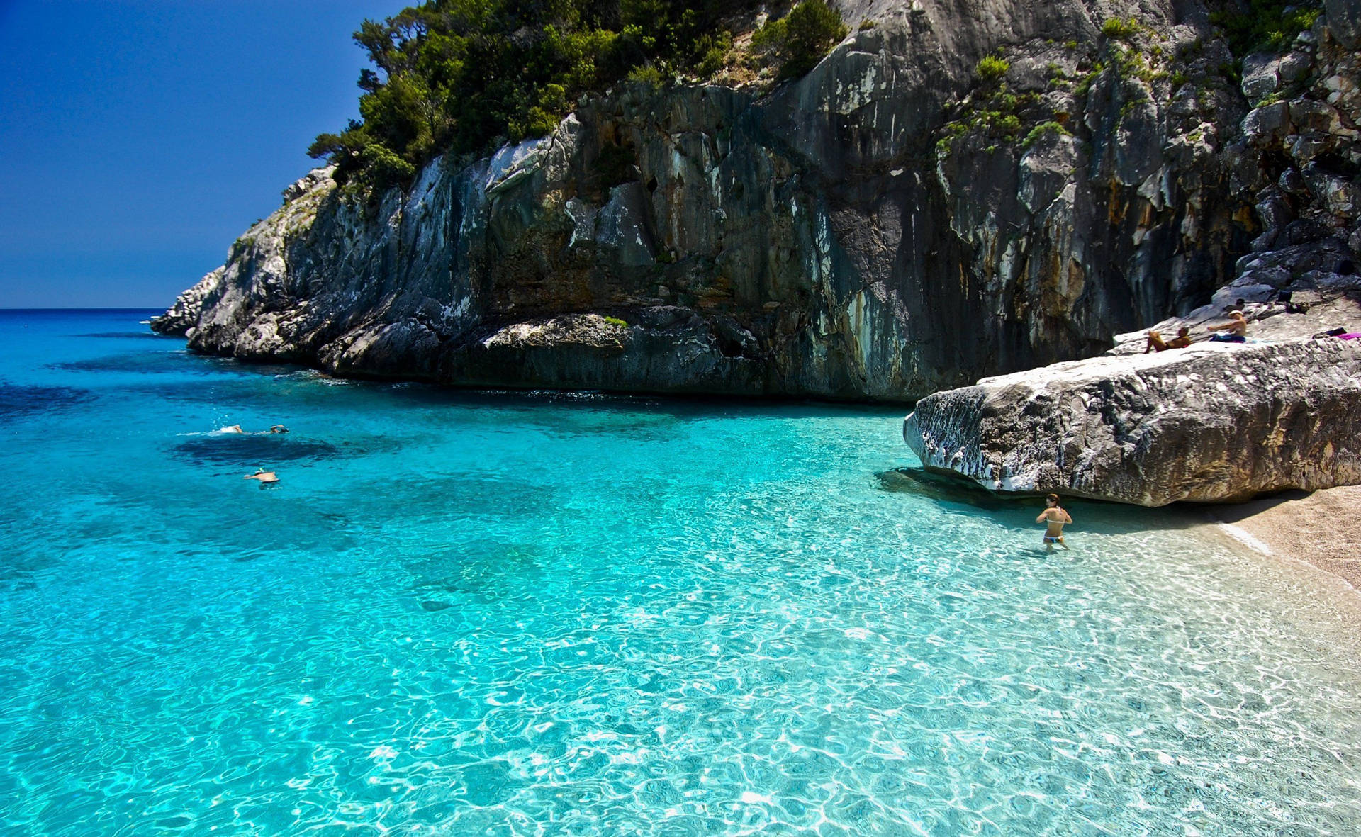Capri,italia: Agua Cristalina Del Océano Fondo de pantalla