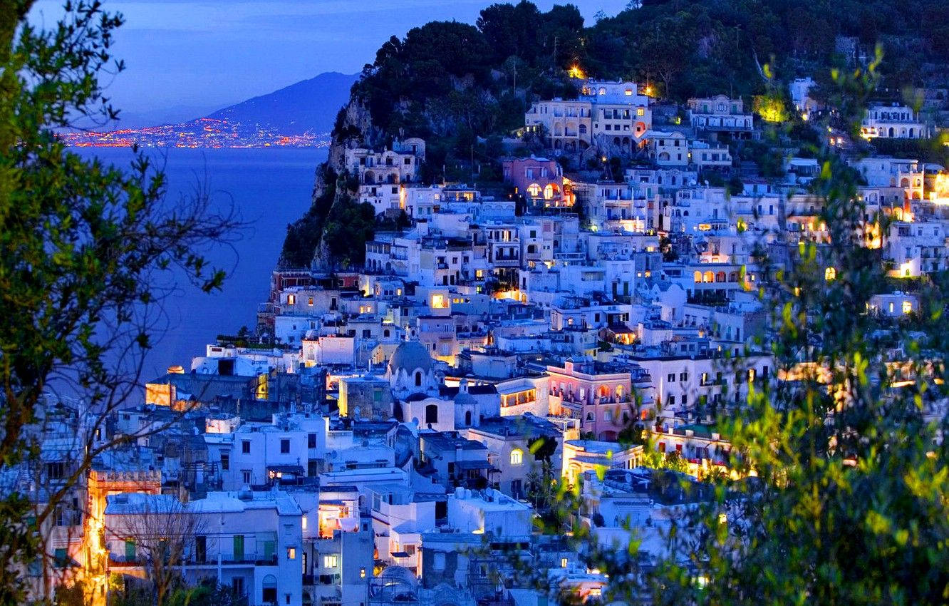 Capri,italien: Häuser Auf Den Klippen Wallpaper
