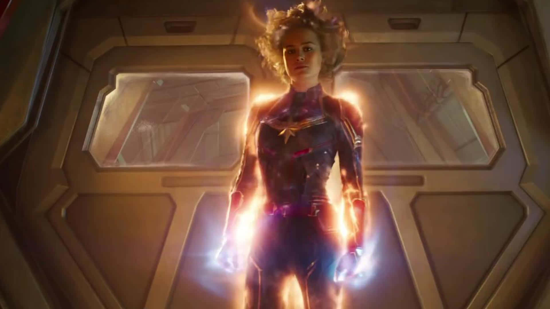 Captain Marvel fra Marvels 'Captain Marvel' film med Brie Larson adornerer denne dynamiske tapet. Wallpaper