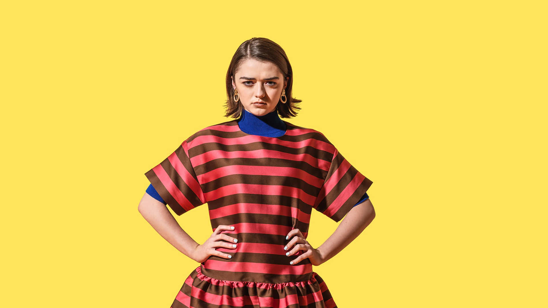 Bildetekst: En Karismatisk Maisie Williams Som Fanger Oppmerksomheten Med Sitt Intense Blikk. Bakgrunnsbildet