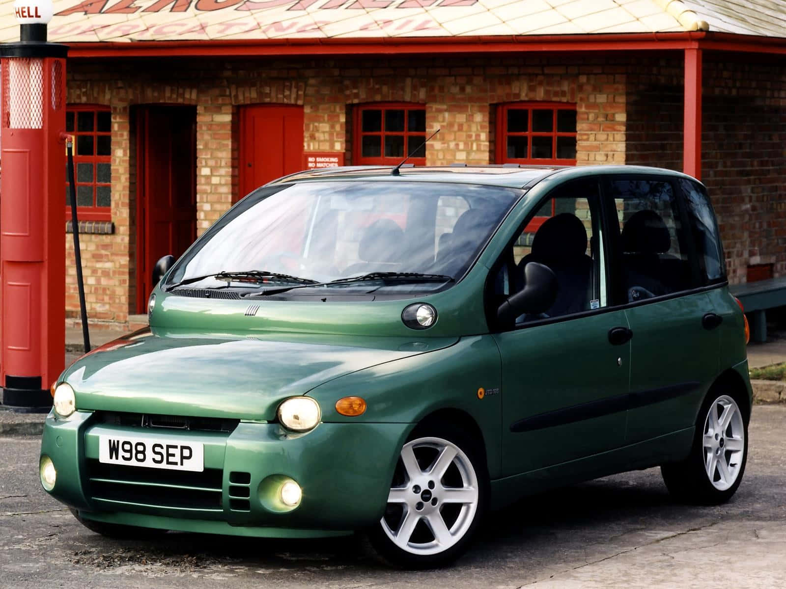 Caption: A Pristine Fiat Multipla Parked In The Open Wallpaper