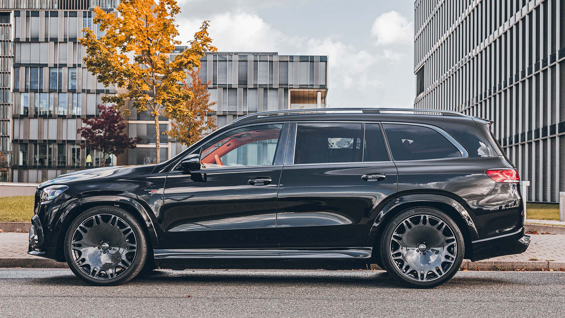 Bildetekst: Et Fantastisk Bilde Av En Majestetisk Maybach Gls 600, Et Symbol På Luksus Og Kraft. Bakgrunnsbildet