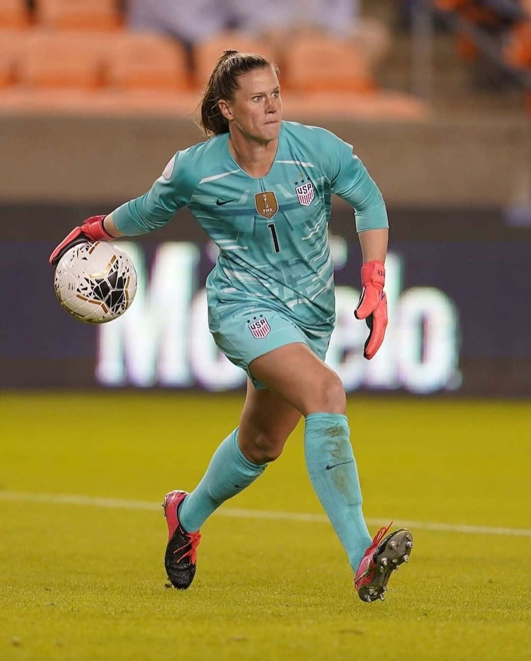 Bijschrift: Alyssa Naeher, Doelman Van Het Amerikaanse Vrouwen Nationale Team In Actie Achtergrond