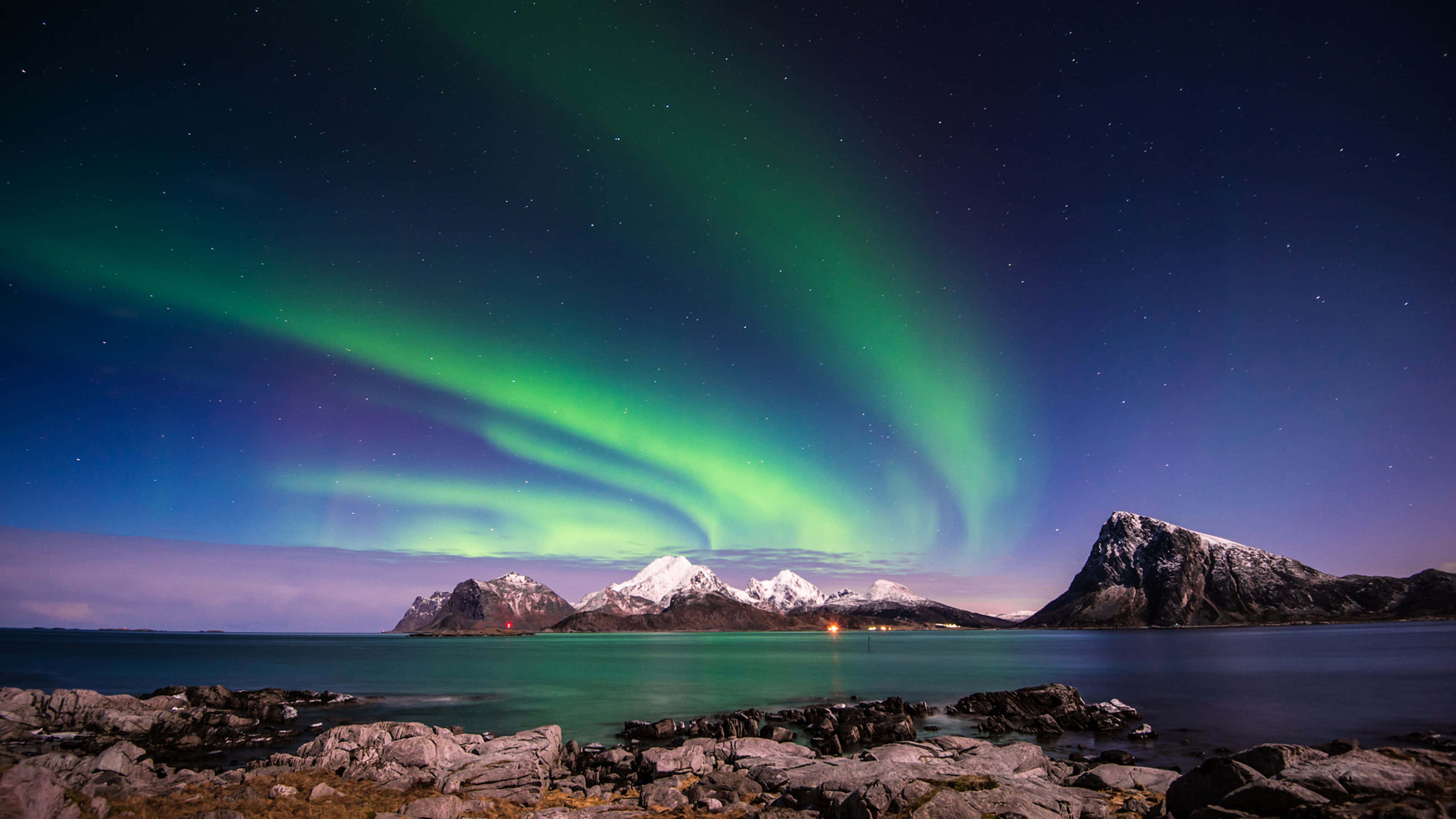 Caption: Dazzling 4k Aurora Lighting Up The Night Sky Wallpaper
