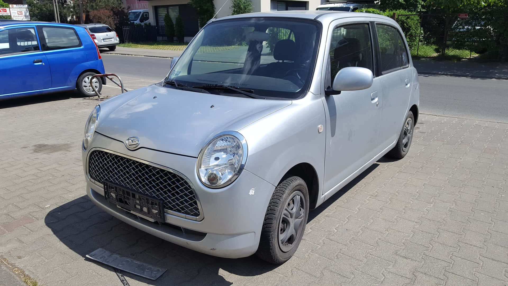 Légende : Élégance En Mouvement – Daihatsu Trevis Fond d'écran