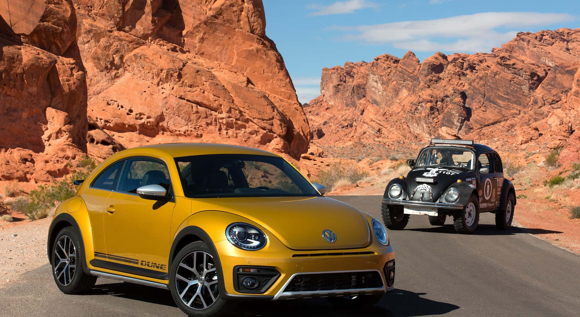 Caption: Elegant Retro Charm: The Volkswagen Beetle Wallpaper