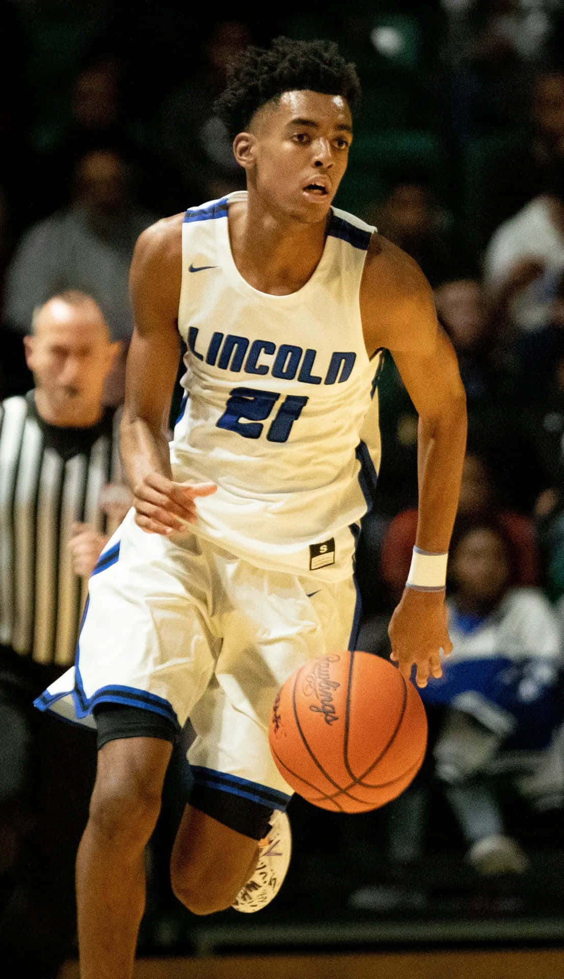 Caption: Emoni Bates In Game Action Wallpaper