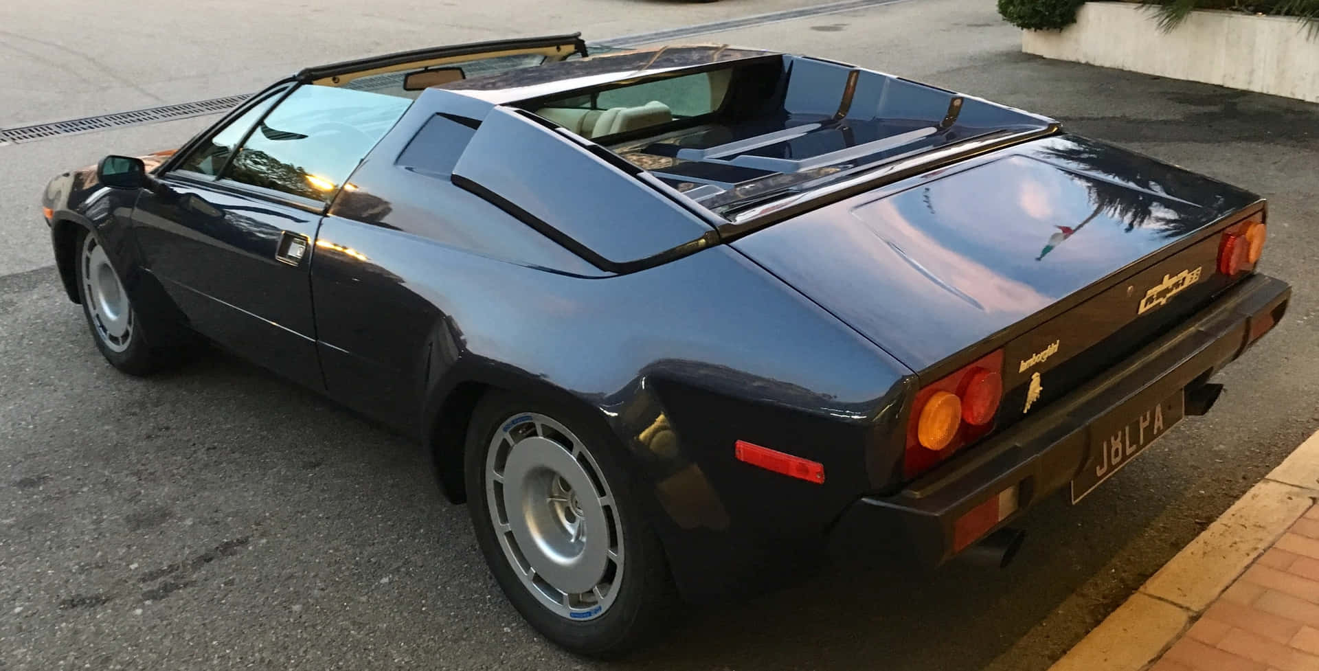 Caption: Exquisite Lamborghini Jalpa In All Its Splendor Wallpaper