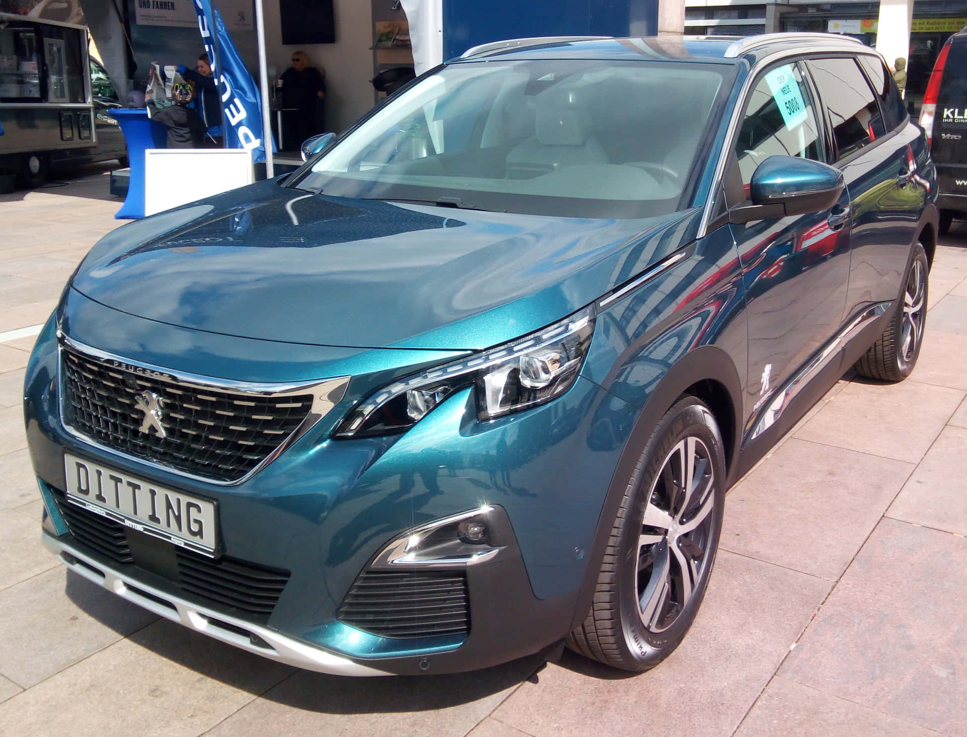 Caption: Fine Elegance On Wheels - The Peugeot 5008 Wallpaper