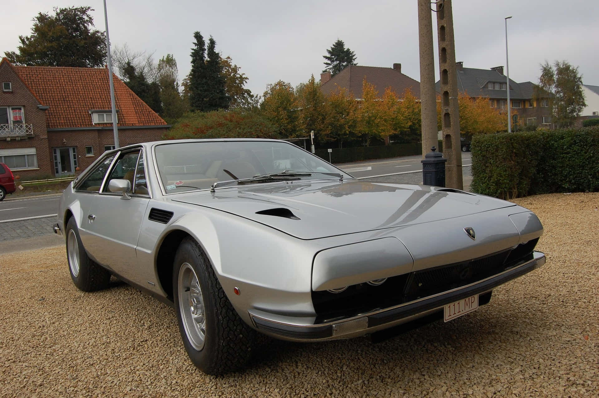 Caption: Gleaming Classic - The Lamborghini Jarama Wallpaper