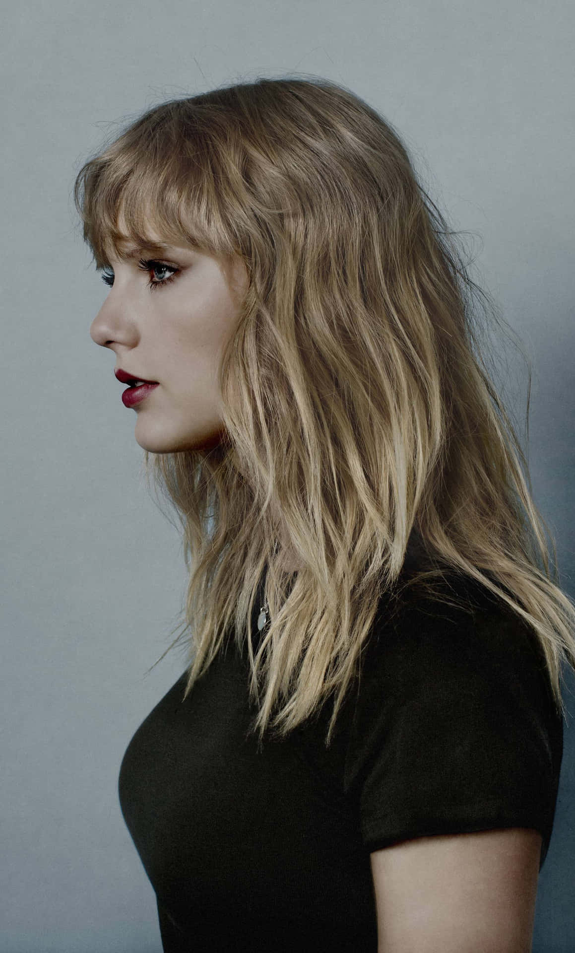 Caption: Grammy-winning Artist: Taylor Swift By The Beach