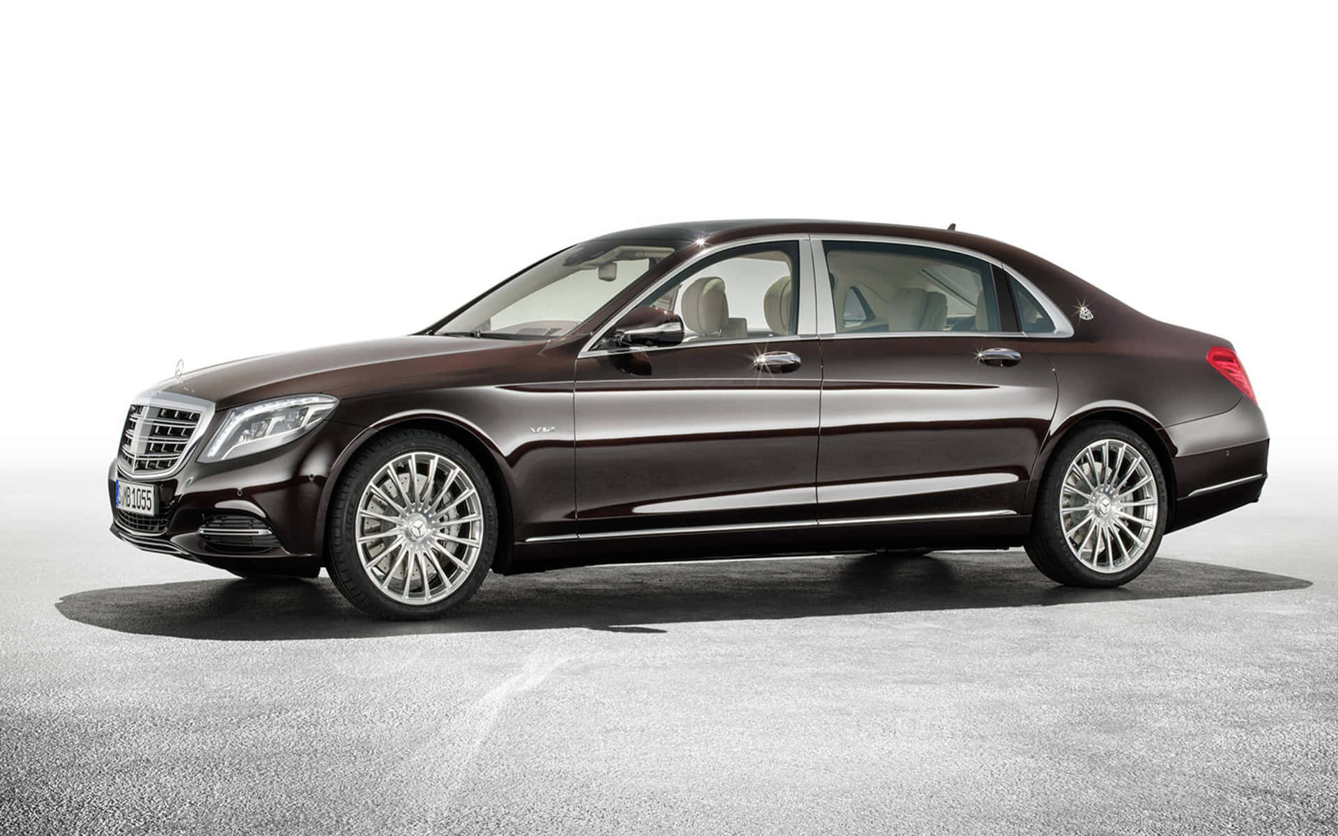 Bijschrift: Luxe Elegantie - Maybach S600 Sedan Achtergrond