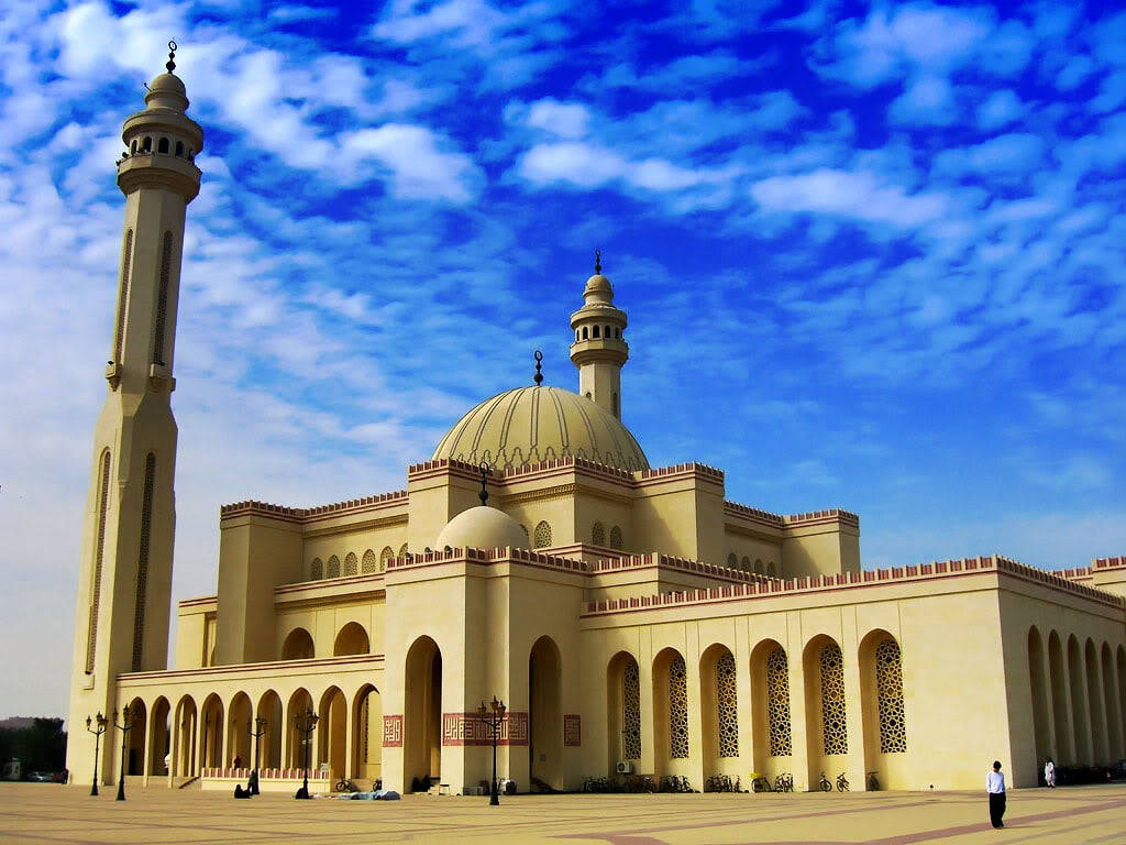 Caption: Majestic Beauty Of Islamic Architecture Wallpaper