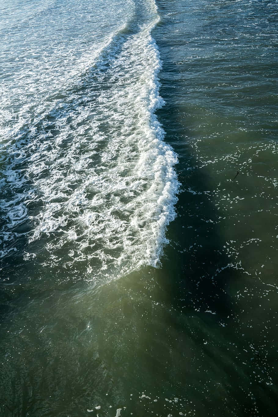 Caption: Majestic Ocean Waves Crashing Wallpaper
