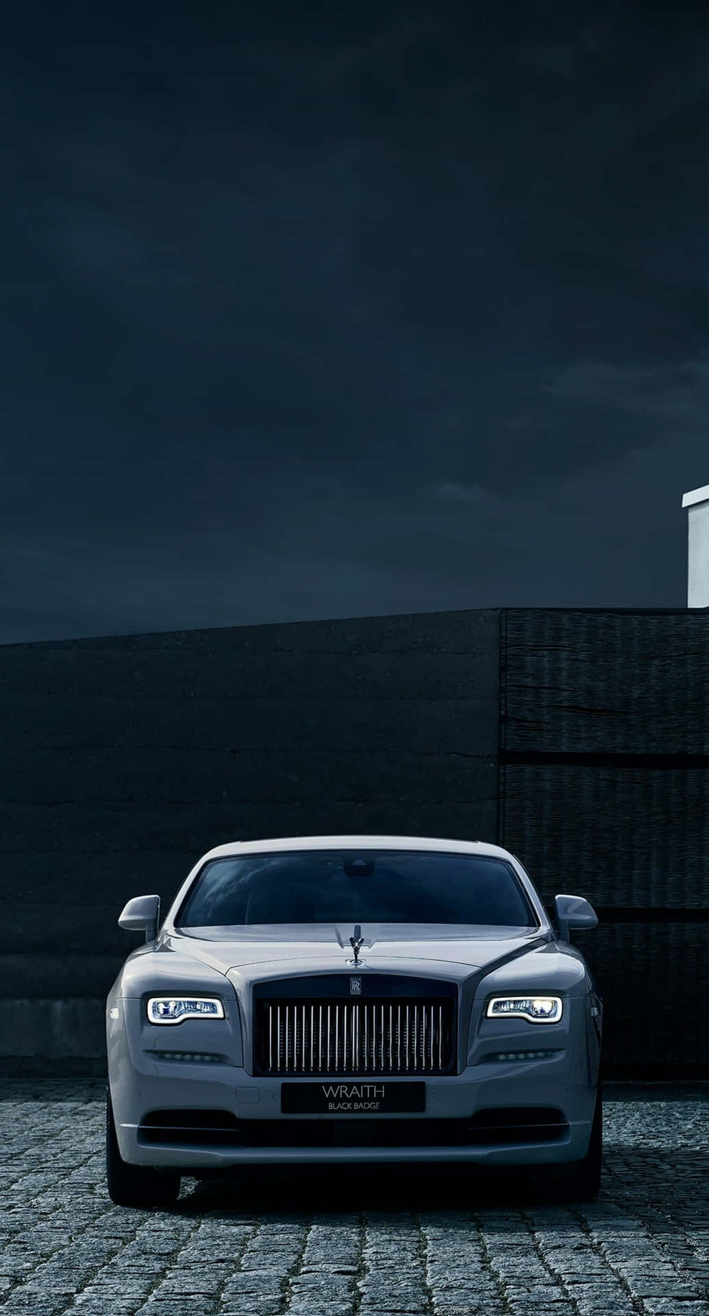 Caption: Majestic Power - The Rolls Royce Engine