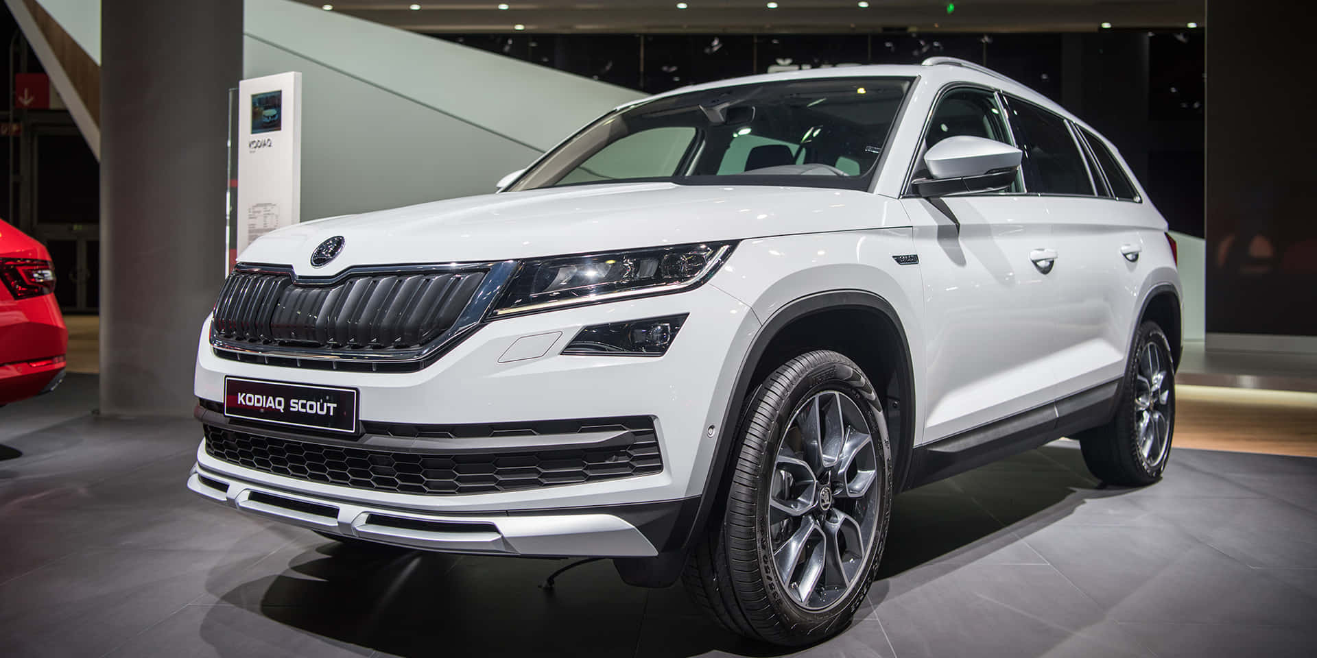 Caption: Skoda Kodiaq Megah - Perpaduan Kekuatan Dan Keanggunan Wallpaper