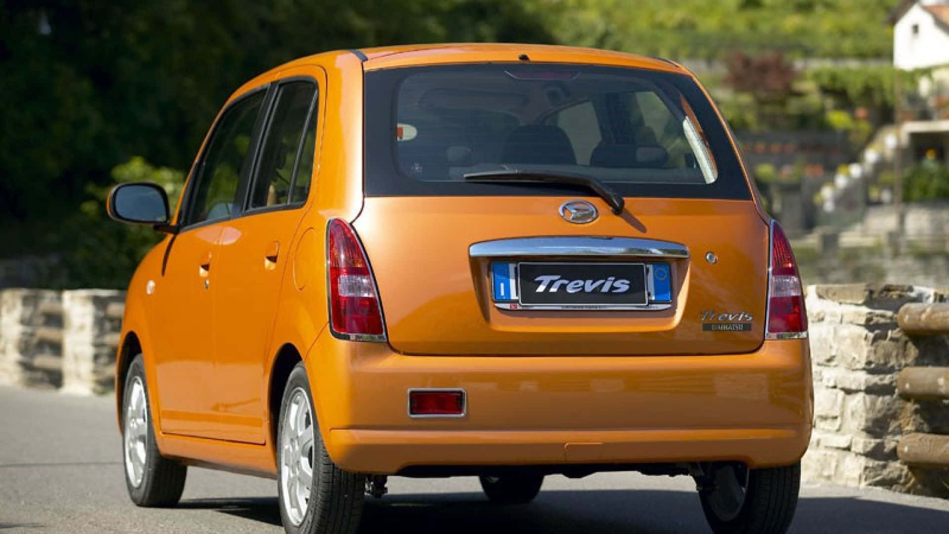 Légende : Daihatsu Trevis Immaculée Garée À L'extérieur Fond d'écran