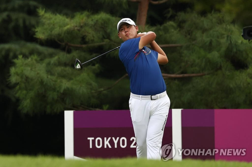 Caption: Si Woo Kim In Action On The Golf Course Wallpaper